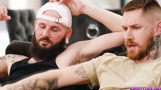 Straight guys jerk themselves off together!
