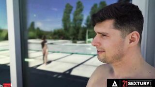 21 SEXTURY - Bombshell Blonde Linda Leclair Accepts Anal Destruction In The Shade