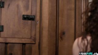 Horny neighbor Robby Apples finger Victoria Voxxx pussy