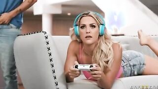 Cheating with my girlfriends gamer daughter