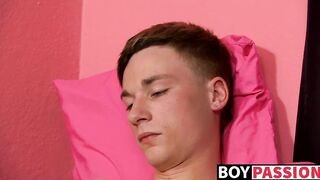 Californian twink strokes his hard cock for the cam