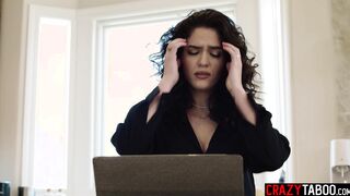 Stud IT support guy fucks sexy client