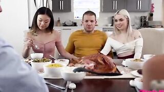 Stepbrother Is Thankful For His Dick - S22:E3