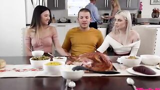 Stepbrother Is Thankful For His Dick - S22:E3
