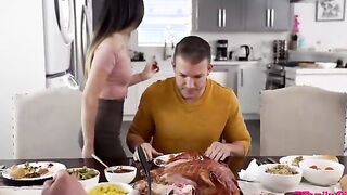Stepbrother Is Thankful For His Dick - S22:E3