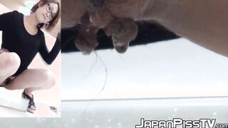 Japanese amateur babes having a peeing contest