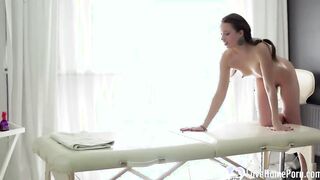 Virgin grind turns into a sexy three-way