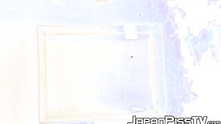 Tiny Japanese babes pissing hard in close up