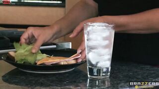 La Sobrina Caliente de mi Novia Film With Johnny Sins, Aidra Fox - Brazzers Official