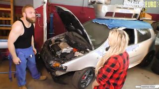 HAUSFRAUFICKEN - Irresistible Booty German Blonde Fucks Mechanic