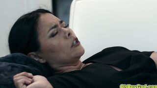 Dana suggests Austin to fuck her pussy for dinner