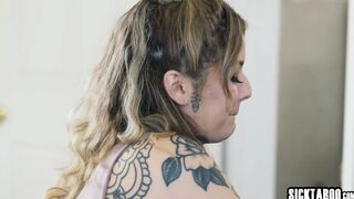 Hot MILF enjoys the risky threesome