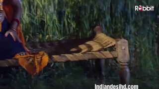 Desi village Bhabhi Ko khetme Ki Chyday