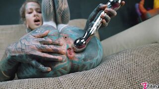 Anuskatzz shoves a stainless steel dildo up her ass