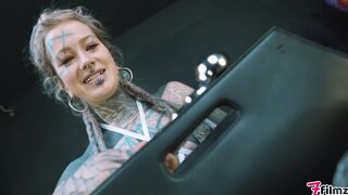 Anuskatzz shoves a stainless steel dildo up her ass