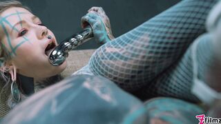 Anuskatzz shoves a stainless steel dildo up her ass