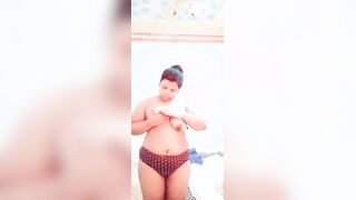 Desi hot big boob big ass showing
