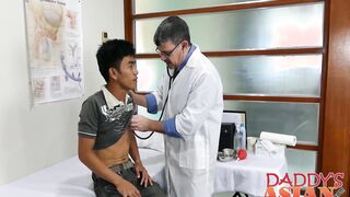 Asian twink barebacks with mature deviant in doctors office