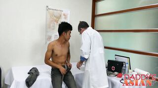 Asian twink barebacks with mature deviant in doctors office