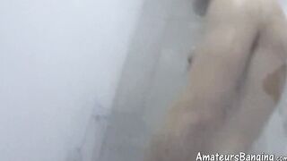 Muscular amateur jock shows off his abs in the shower