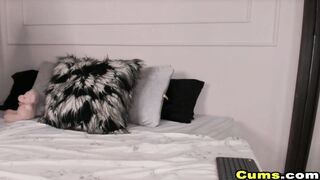 Skinny babe spread wide to have shaking orgasms