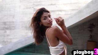 All natural Latina exposed stunning body