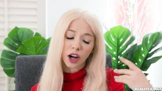 Kenzie Reeves Scarf gets stuck