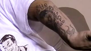 Hot stud Scott jacks off and erupts all over the towel