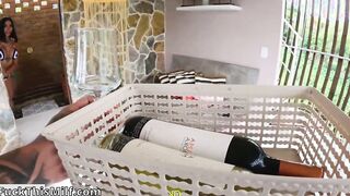 I seduce a hotel worker and it ends in a DELICIOUS FUCK