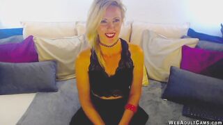British MILF shows vibrator in pussy on webcam