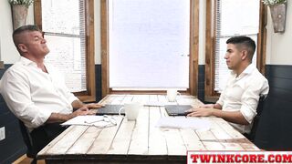 Latin twink thoroughly explores an asshole!