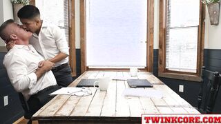 Latin twink thoroughly explores an asshole!