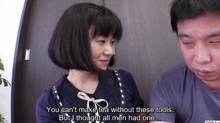 Japanese tea ceremony instructor substitutes bulge for whisk