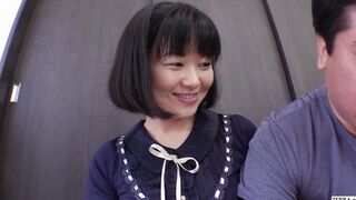 Japanese tea ceremony instructor substitutes bulge for whisk