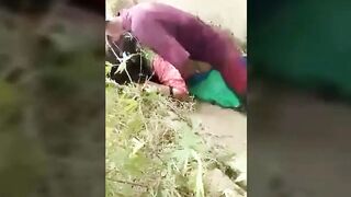 Indian Outdoor ass fucking for more video join our telegram channel @desi41