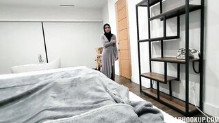 My hijab stepsister wants to become prom queen