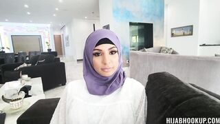 My hijab stepsister wants to become prom queen