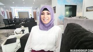 My hijab stepsister wants to become prom queen