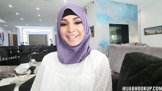 My hijab stepsister wants to become prom queen