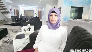 My hijab stepsister wants to become prom queen
