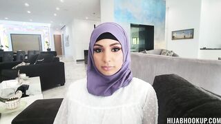 My hijab stepsister wants to become prom queen