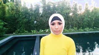 My hijab stepsister wants to become prom queen