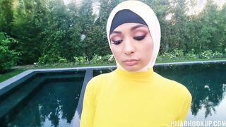 My hijab stepsister wants to become prom queen