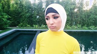 My hijab stepsister wants to become prom queen