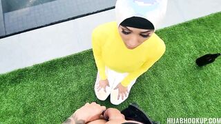 My hijab stepsister wants to become prom queen