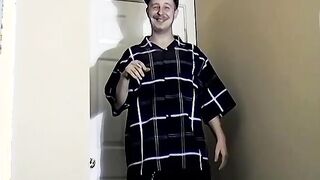 Quirky Cricket jerks off his tool on cam for some cash