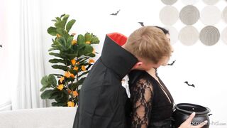 Vampire Bimbo Penelope Woods Gets A Halloween Cumshot Treat