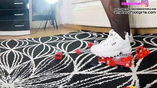 Kati trampling trample giantess crushing sneaker High Heels