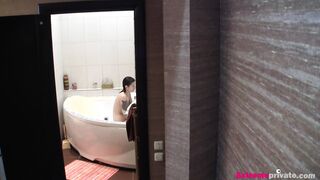 My showering stepsister 19 (HD hidden camera)