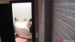 My showering stepsister 19 (HD hidden camera)
